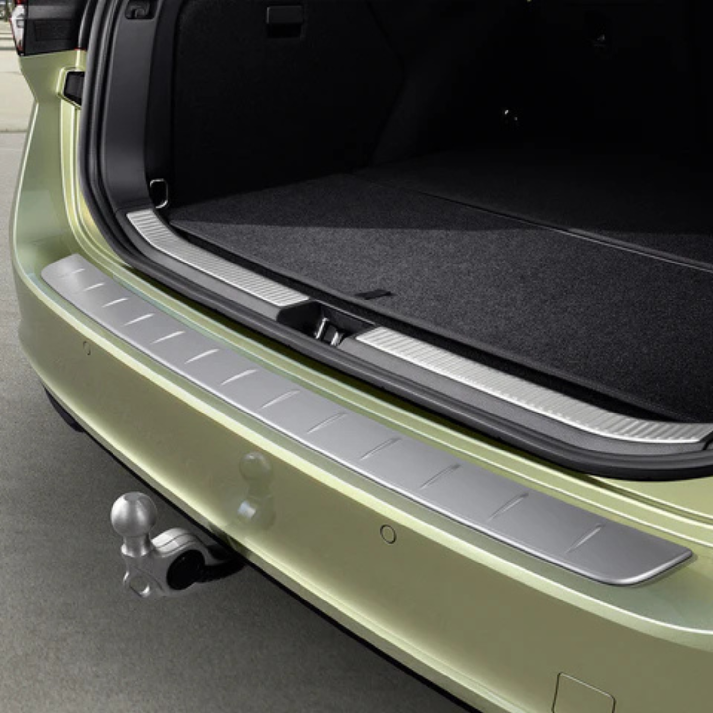 [Pre-Order] Skoda Superb Combi Loading Lip Protector