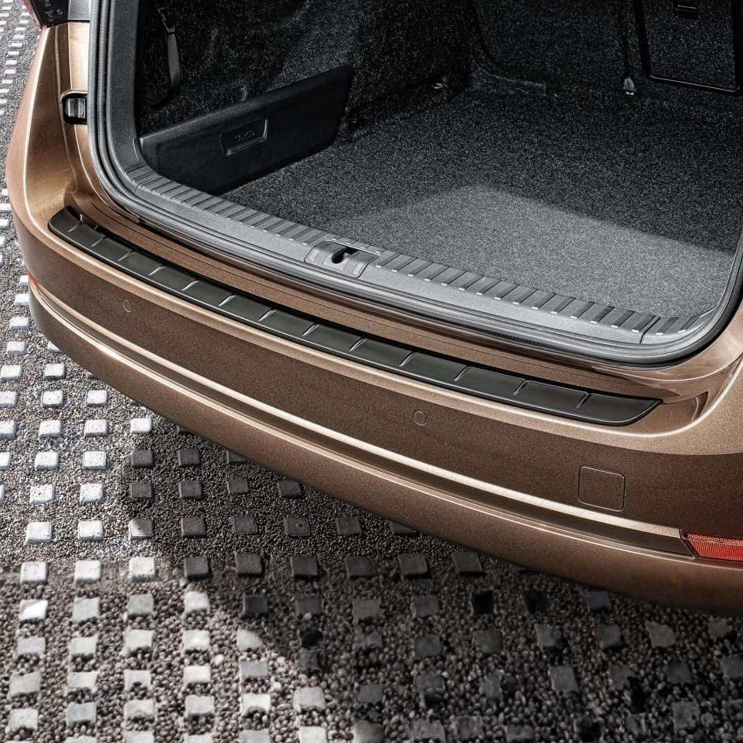[Pre-Order] Skoda Octavia Black Loading Lip Protector