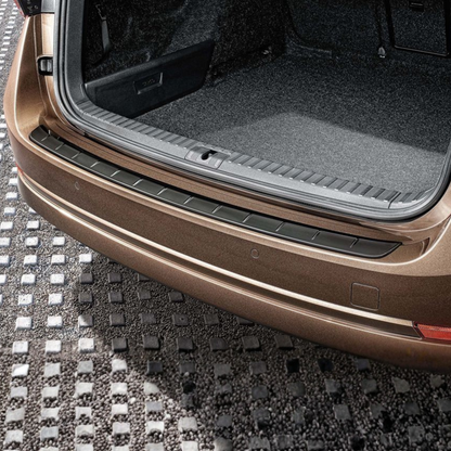 [Pre-Order] Skoda Octavia Black Loading Lip Protector